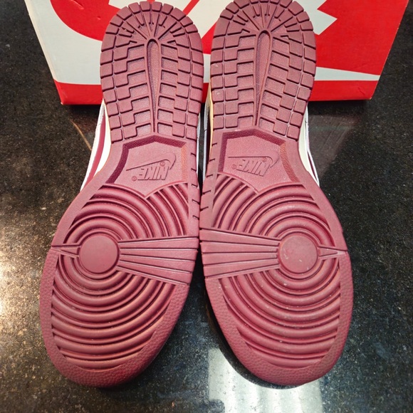 Nike Dunk Low Retro PRM 'Valentine's Day' (2023)
SKU: DR9705-100 sz 9.5 - Picture 10 of 12